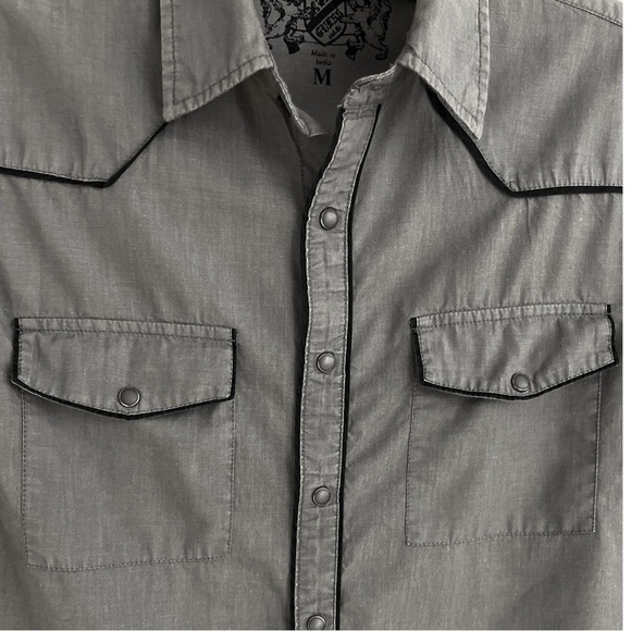 Guess Men’s Button Down Western Shirt Pearl Snap Size Medium Gray Black Trim - Picture 2 of 9